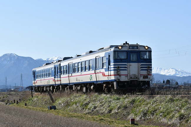 キハ47＋キハ40の223D会津若松発新津行