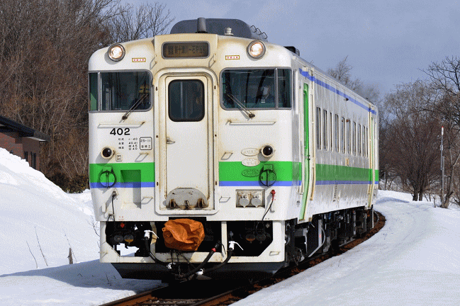 新十津川駅近くの踏切で写真を撮る