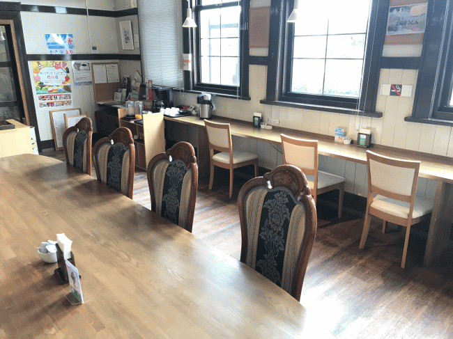 白河駅のえきかふぇの店内にはコンセントがあり充電が可能