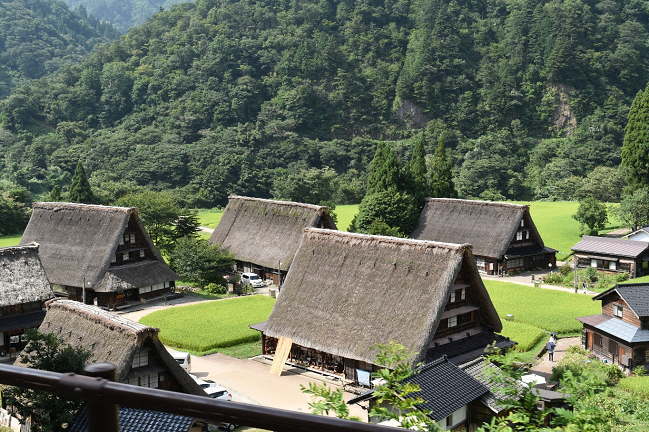 バスから眺めた菅沼合掌集落