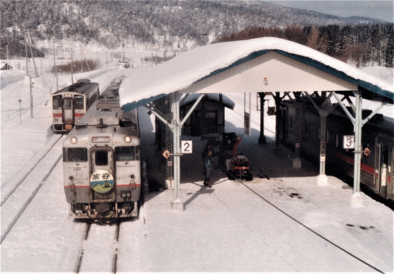 音威子府駅に停車中の急行宗谷