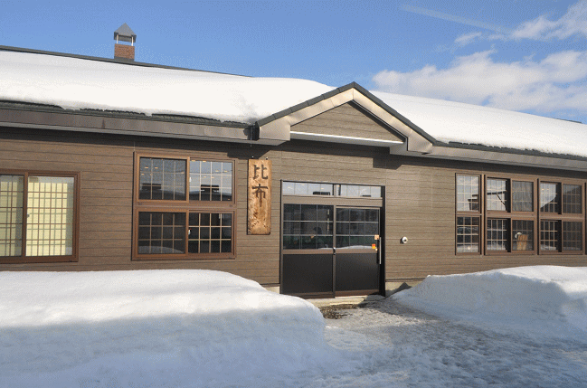 比布駅の駅舎の外観