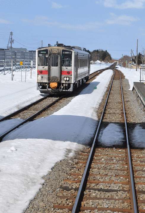 豊富駅でキハ54と交換