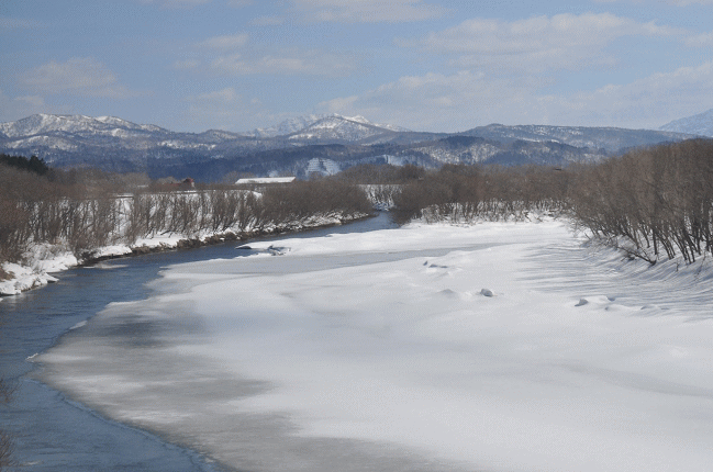 雄信内～糠南間の天塩川の車窓風景
