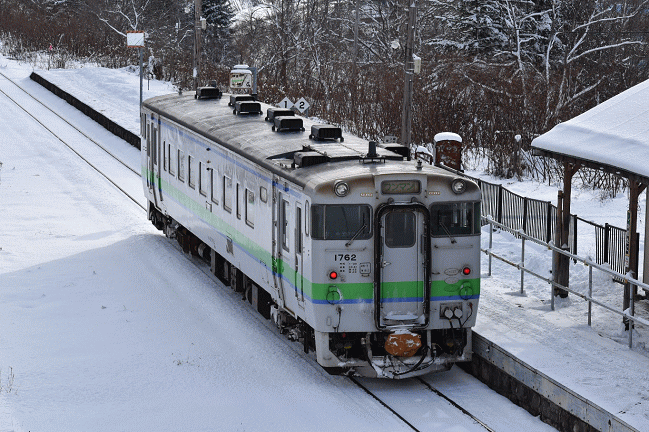 鹿ノ谷駅に停車中のキハ40