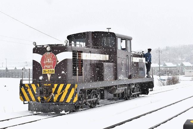 津軽中里駅での機回し作業