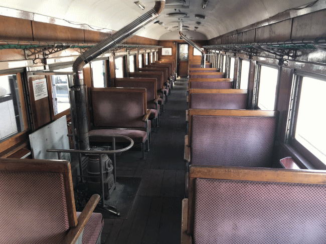 復路の津軽五所川原駅行きのストーブ列車の乗客は少ない