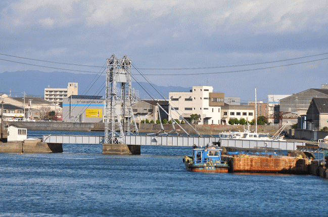 降ろされた状態の末広橋梁