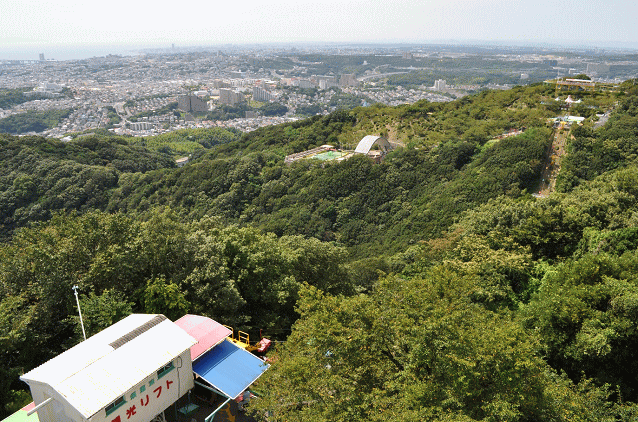 須磨浦ロープウェイから伸びるリフト