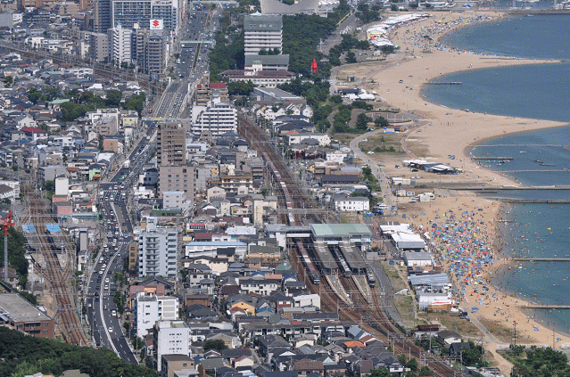 須磨浦ロープウェイの展望台から見るトレインビュー