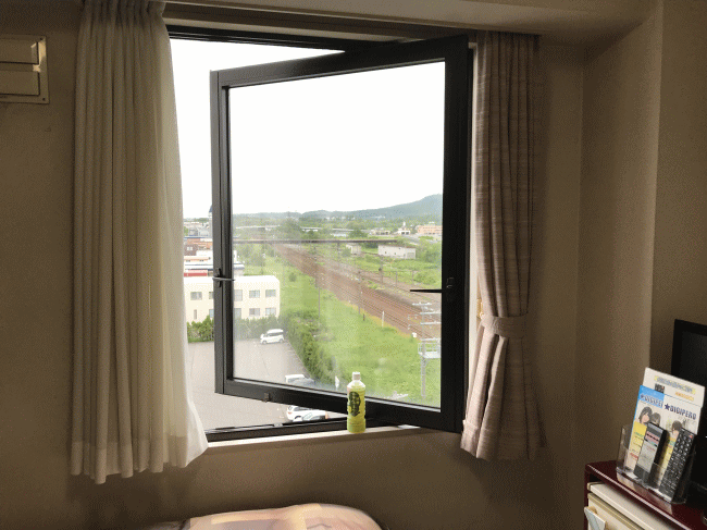 砂川パークホテルの窓