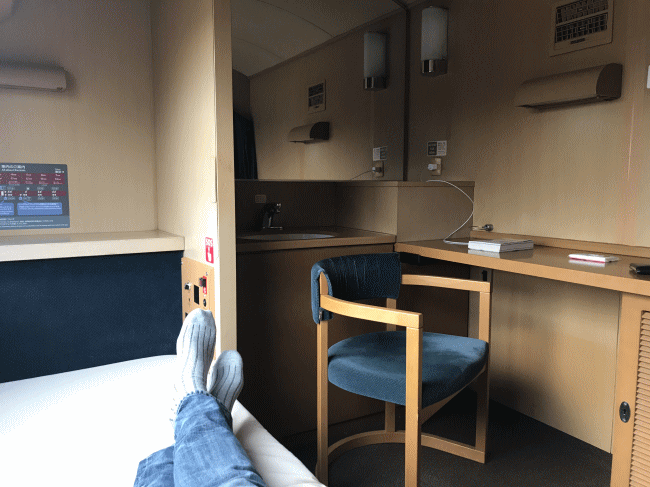 シングルデラックスの室内は広い