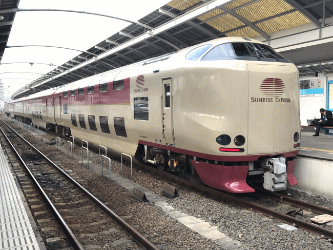 高松駅に到着したサンライズ瀬戸