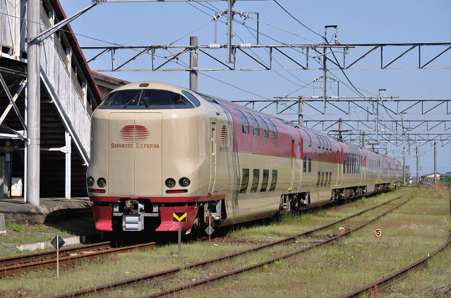 サンライズ瀬戸、琴平駅にて