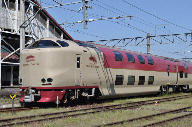 クハネ２８５－３００１（サンライズ瀬戸、琴平駅にて）