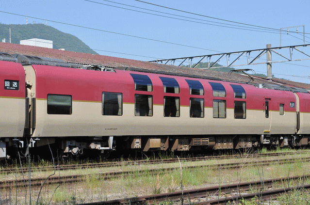 モハネ２８５－３２０１、５号車ノビノビ座席（サンライズ瀬戸、琴平駅にて）