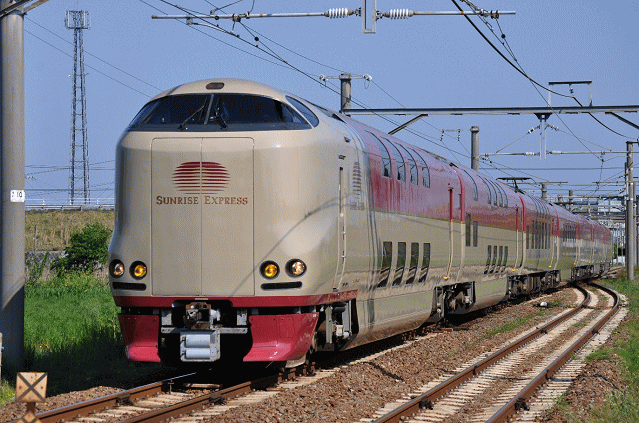 サンライズ瀬戸、金蔵寺駅にて