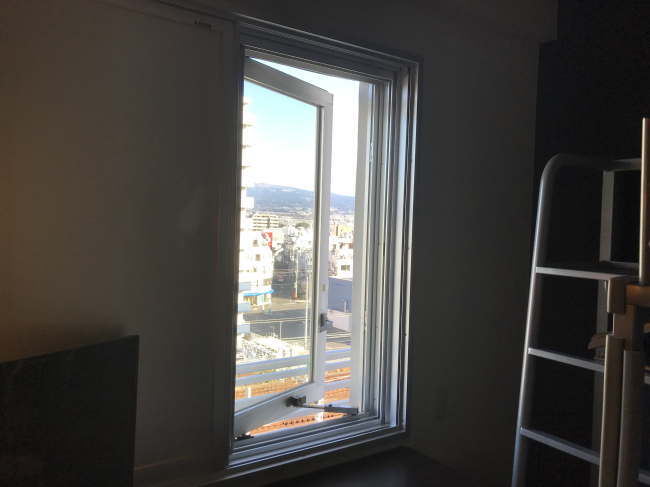 スーパーホテル天然温泉富士本館の窓の様子