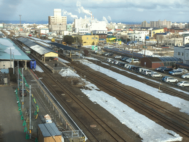 スーパーホテル釧路駅前の廊下から見た釧路駅方向のトレインビュー