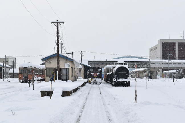 津軽五所川原駅での機回し作業