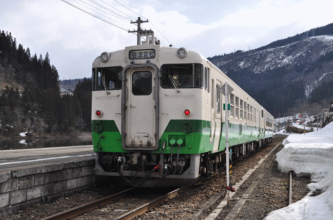 会津川口駅に停車中のキハ40