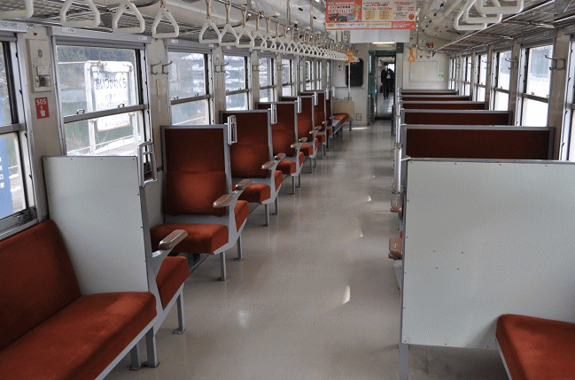 キハ４０－２０２１（只見線のボックスシート）