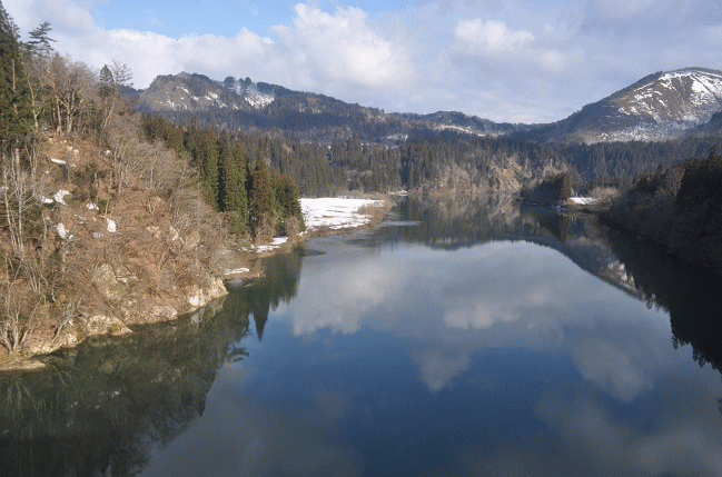 会津桧原～会津西方での只見川の車窓風景