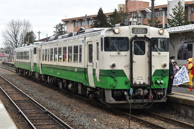 会津川口行のキハ40の2連