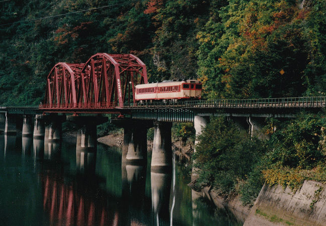 会津塩沢~会津蒲生間の第8只見川橋梁(キハ58)