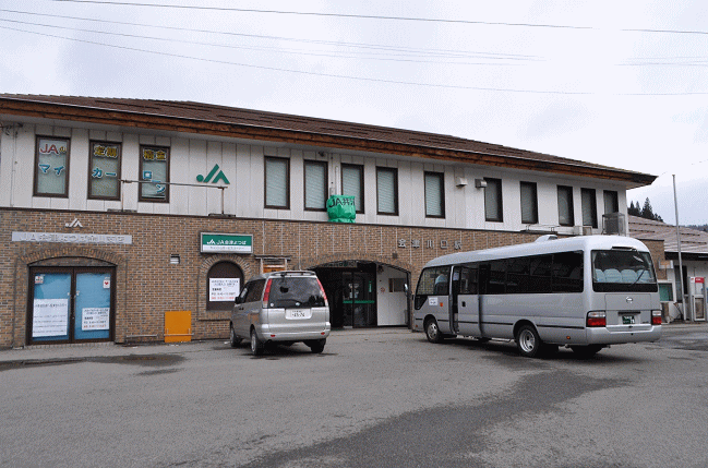 会津川口の駅舎の外観