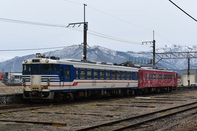 小出駅の只見線のキハ40系