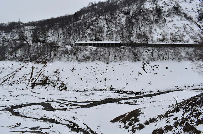 只見線から見る?残雪期の田子倉湖