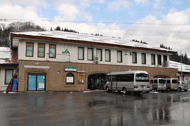 会津川口駅の外観