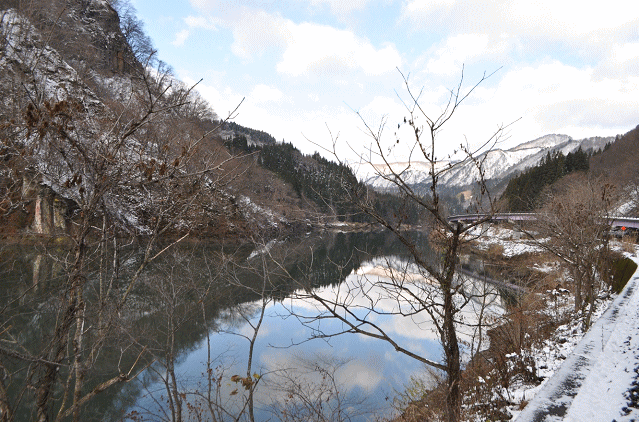 早戸駅停車中の只見線の車窓