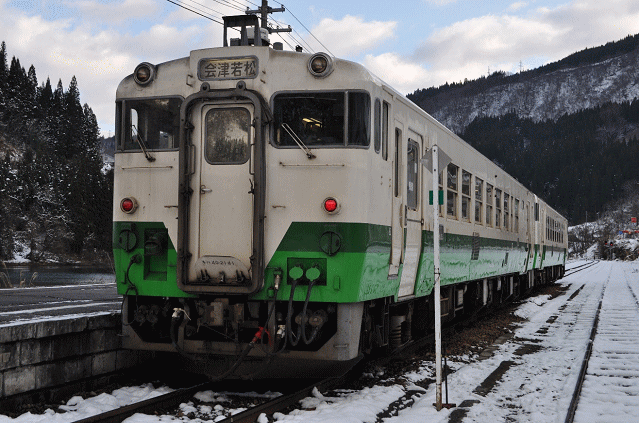 会津川口駅到着したキハ40形気動車