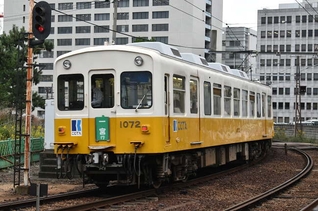 高松築港駅を発車した元京急の1070形