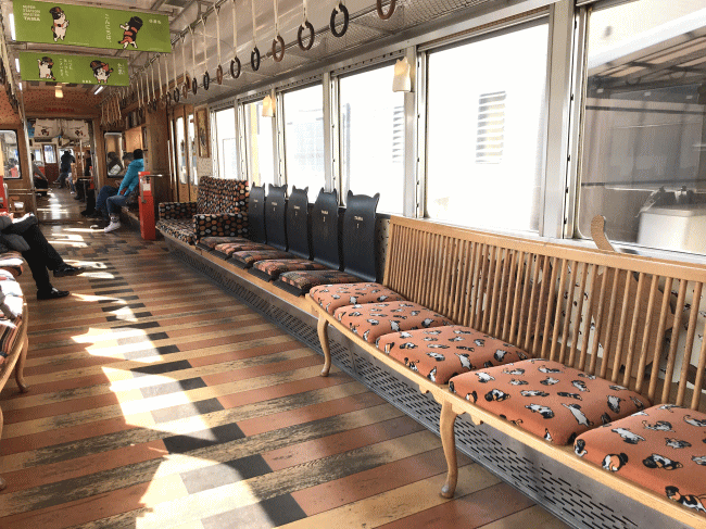 たま電車の内装