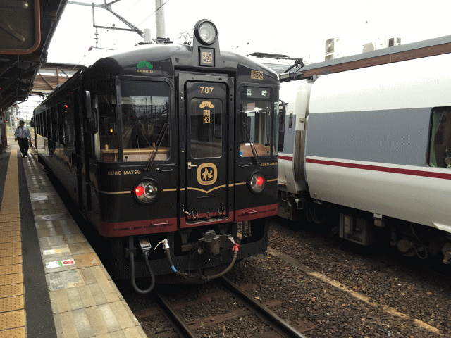 天橋立駅に到着した丹後くろまつ号