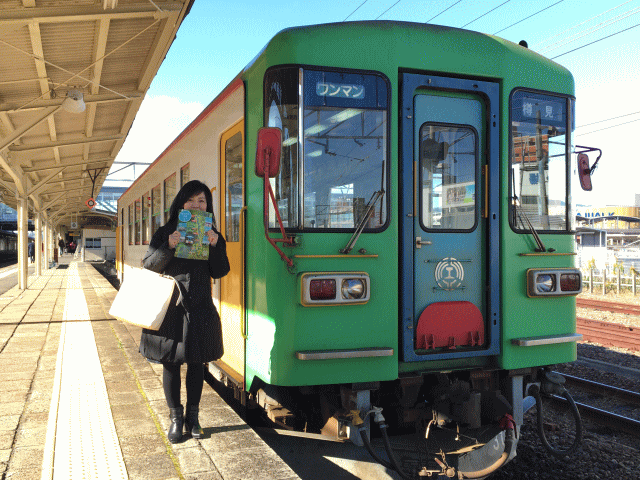 大垣駅の樽見鉄道の前で記念撮影
