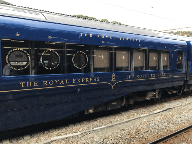 ザロイヤルエクスプレスの丸窓