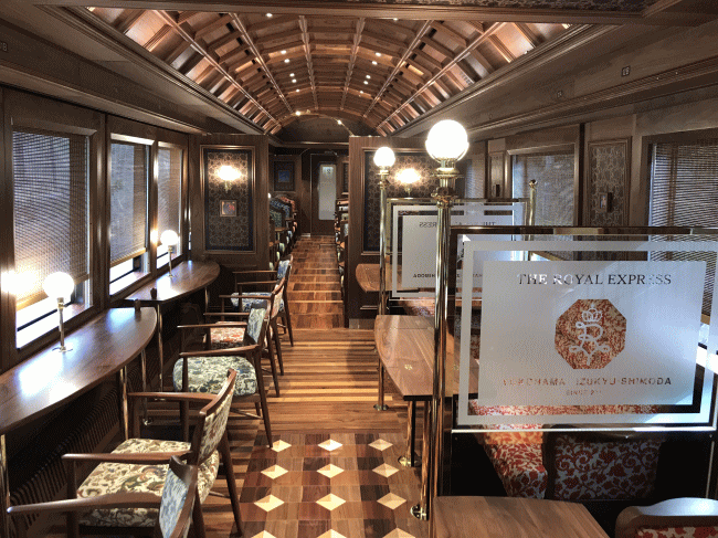 ザロイヤルエクスプレスの2号車の室内