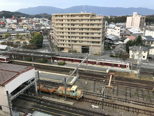 THE KASHIHARA(ザ・橿原)から見た橿原神宮前駅に発着する近鉄電車