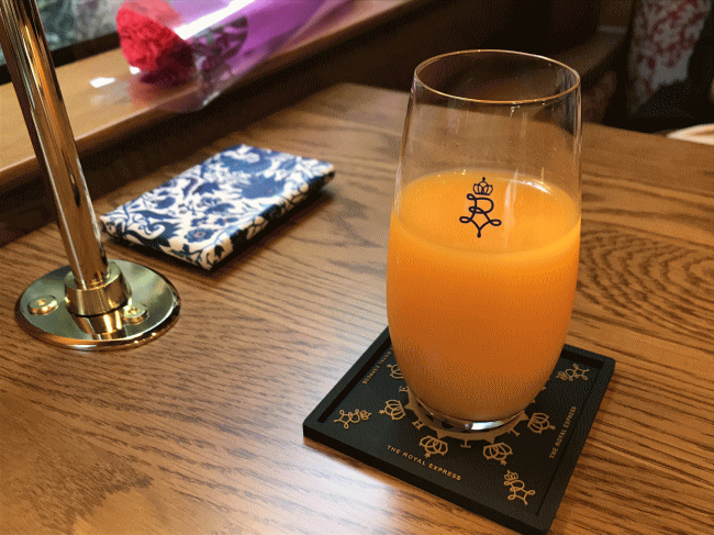 ザロイヤルエクスプレスのみかんジュース