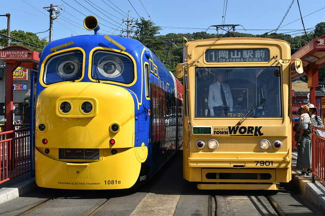 「おかでんチャギントン」が東山電停に到着