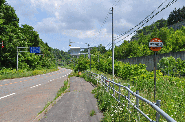 峠下分岐点バス停（国道233号線）