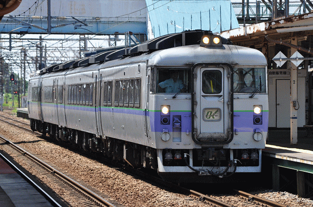 滝川駅に停車中のキハ185系「オホーツク３号」