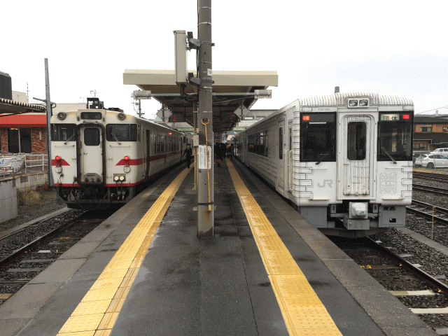 久慈駅に停車中の東北エモーション