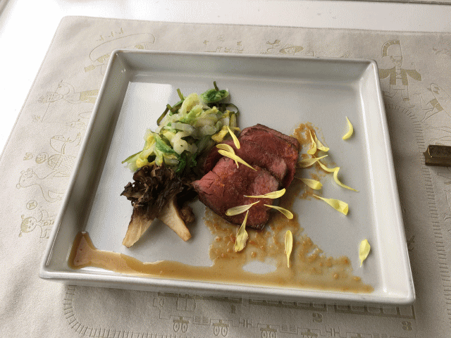 東北エモーションのメイン料理