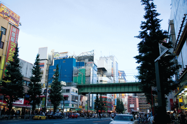 秋葉原駅付近の電気街