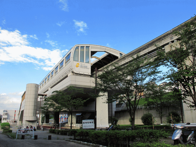 多摩都市モノレールの橋上駅